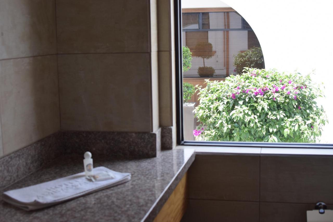 Hotel Ambassador Quito Exterior photo